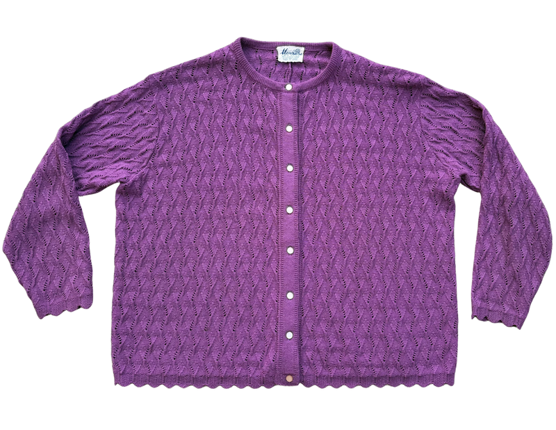 scalloped-edge vintage sweater (no size tag, click for measurements)